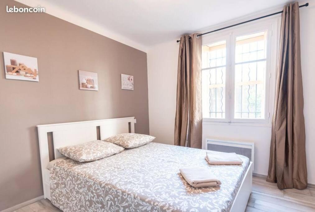 Zdjęcie z galerii obiektu Domus cesar, parking, wifi, gare et arènes w mieście Nîmes