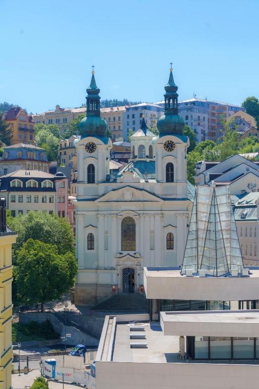 Nespecifikovaný výhled na destinaci Karlovy Vary nebo výhled na město při pohledu z hotelu