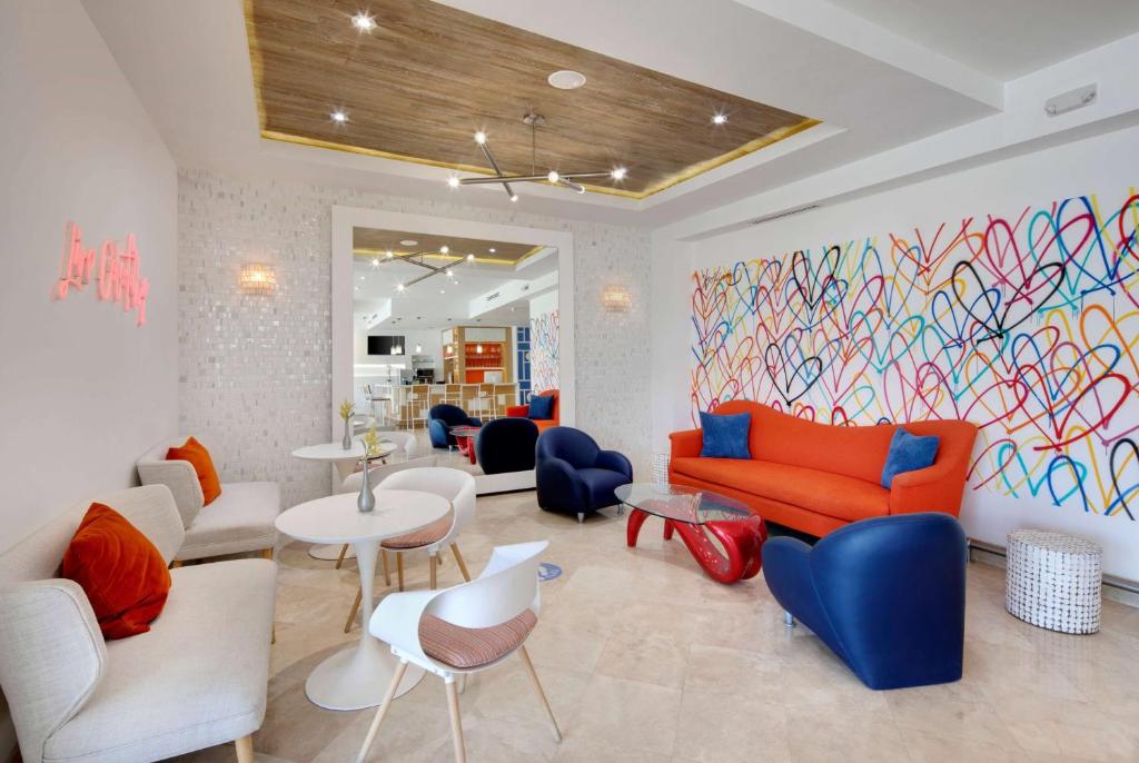 Posezení v ubytování MB Hotel, Trademark Collection by Wyndham
