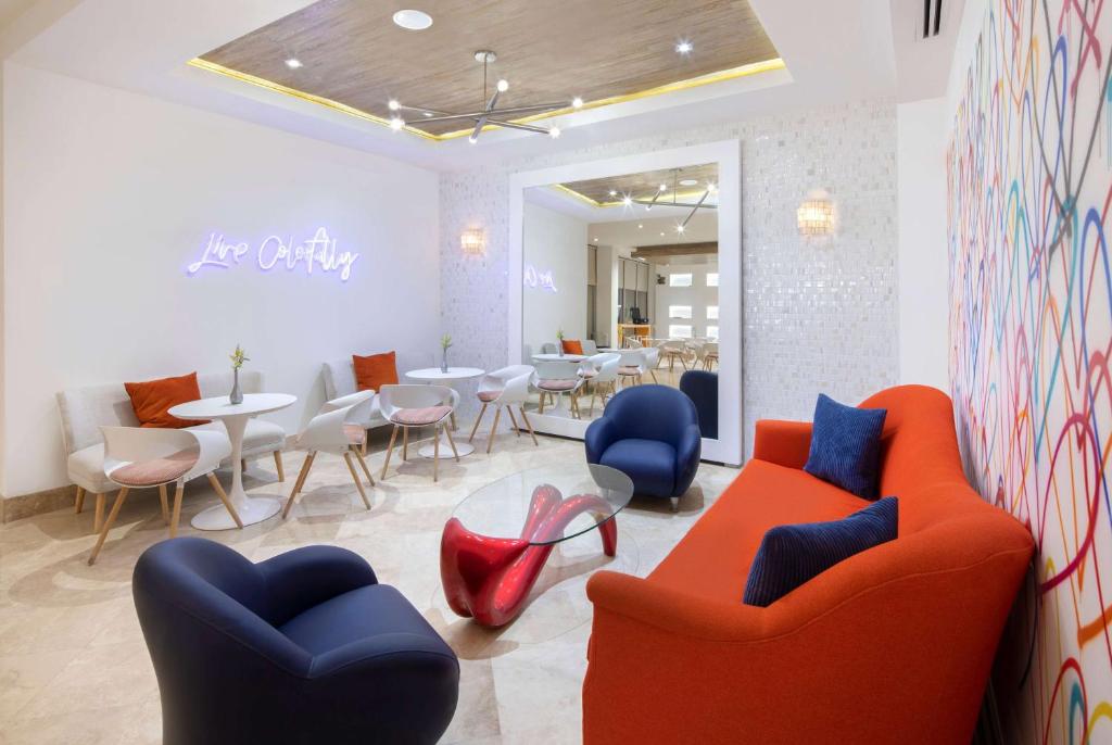 Posezení v ubytování MB Hotel, Trademark Collection by Wyndham