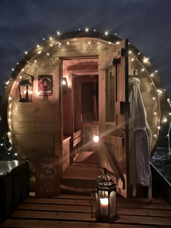 Fotografie z fotogalerie ubytování Romantischer POD - Gegen Aufpreis mit Hot Tub - Whirlpool & Sauna v destinaci Hohenberg an der Eger