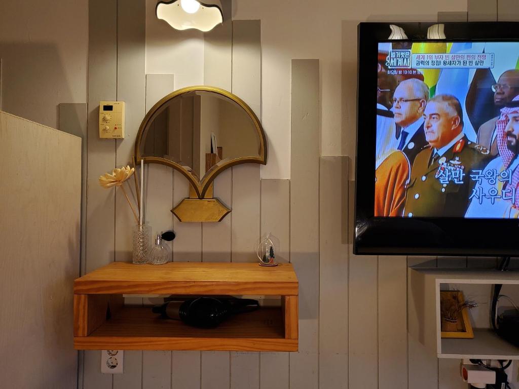 TV a/nebo společenská místnost v ubytování Olive Vanilla Pension