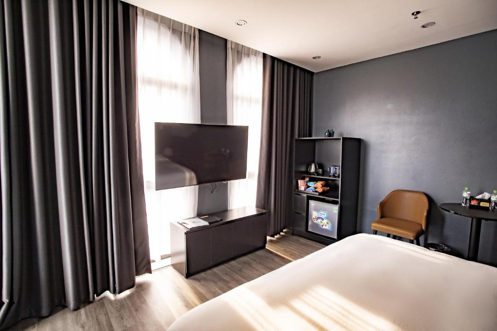 La Maison Boutique Hotel - 18