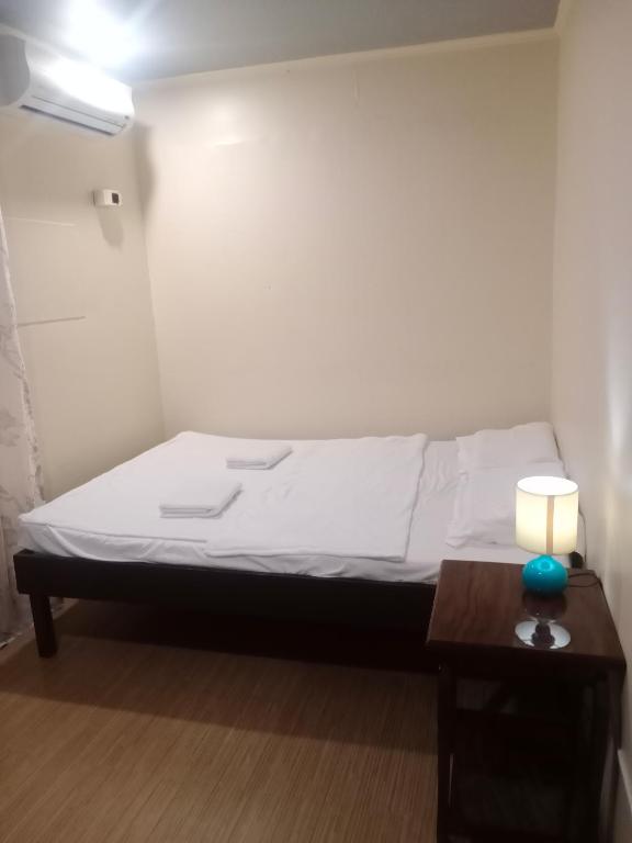 Postel nebo postele na pokoji v ubytování Z&J Transient House
