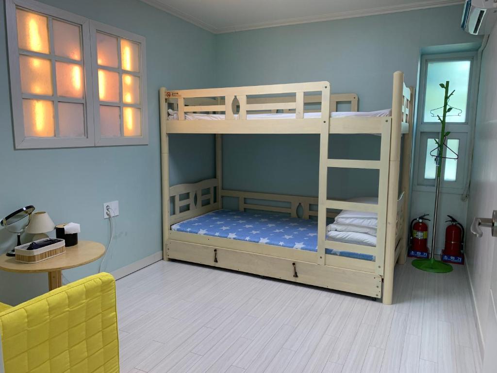 Postel nebo postele na pokoji v ubytování Cobe Guesthouse Dongdaemun