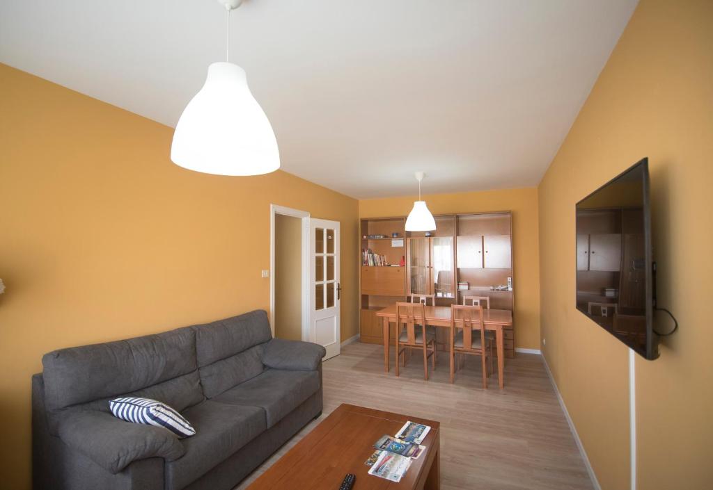 TV a/nebo společenská místnost v ubytování AMPLIO APARTAMENTO EN BURELA