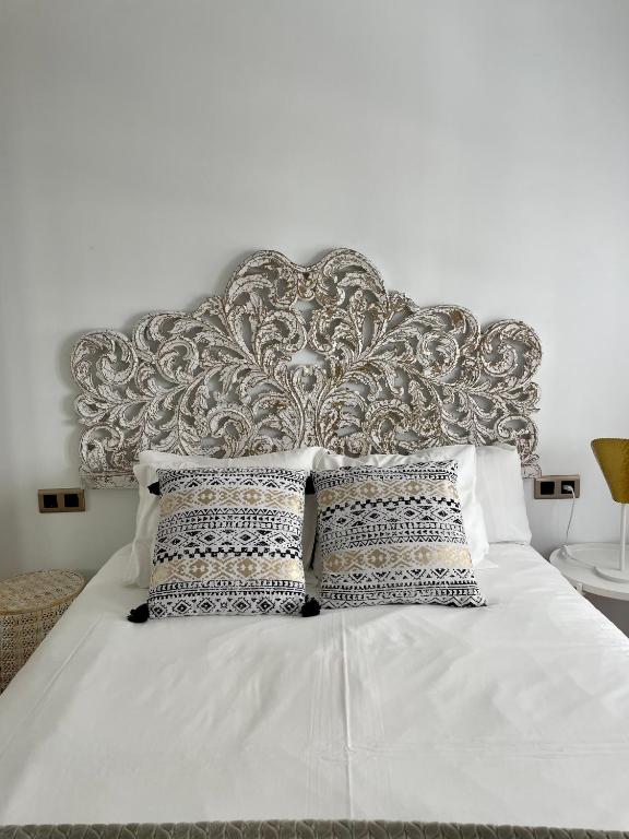 A bed or beds in a room at A Das Marias GALLERY