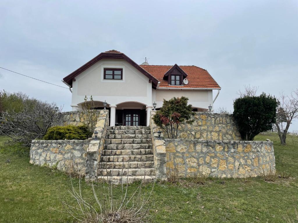 Budova, v ktorej sa vila nachádza
