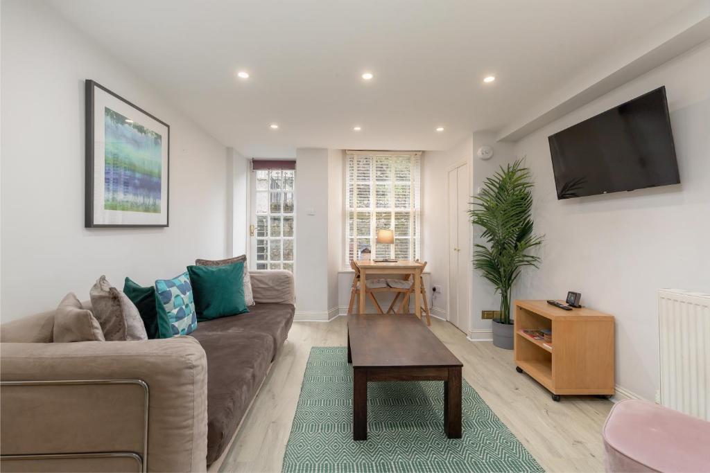 Southside Apartments by Destination Edinburgh - 