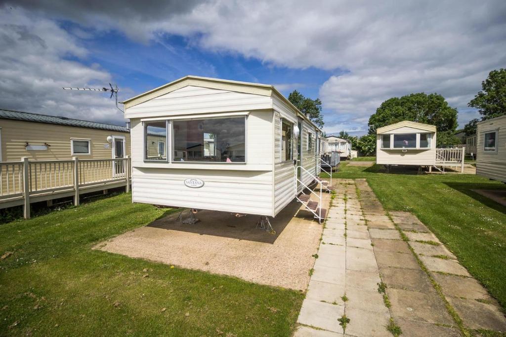 a white tiny house parked in a yard at Great 4 Berth Caravan At Withernsea Sands Ref 79003hg 