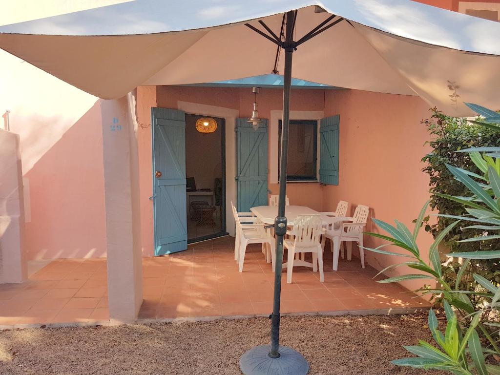 Patio alebo iná vonkajšia časť ubytovania ST CYPRIEN D29 -4/5 pers- à 250m de la plage de sable Saint Cyprien