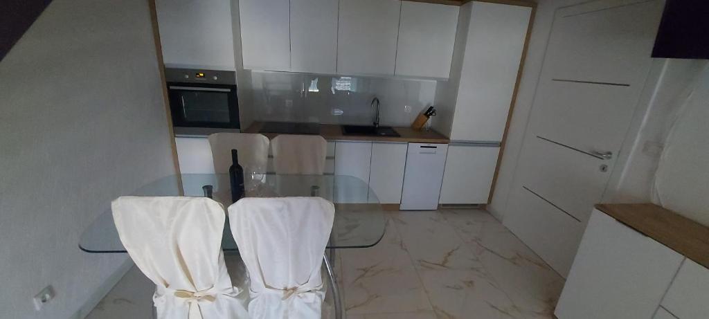 Kuchyň nebo kuchyňský kout v ubytování Apartman Lane