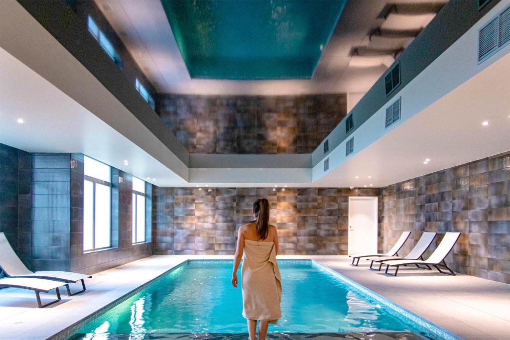 Bazén v ubytování Holiday Suites Zeebrugge nebo v jeho okolí