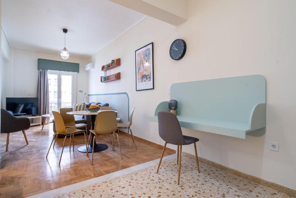 Mar25 by Smart Cozy Suites - In the heart of Athens - 9 minutes from metro - Available 24hr - Two-Bedroom Apartment