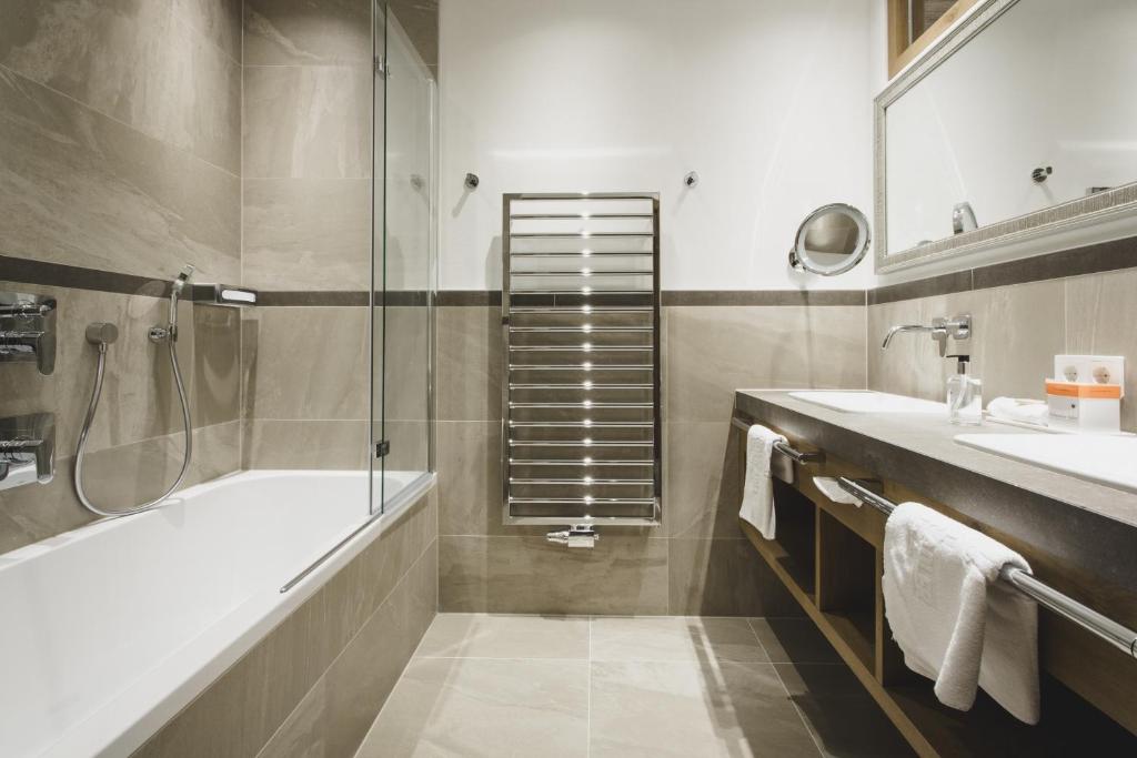 Hotel Schwarzer Adler - Sport & Spa - 5