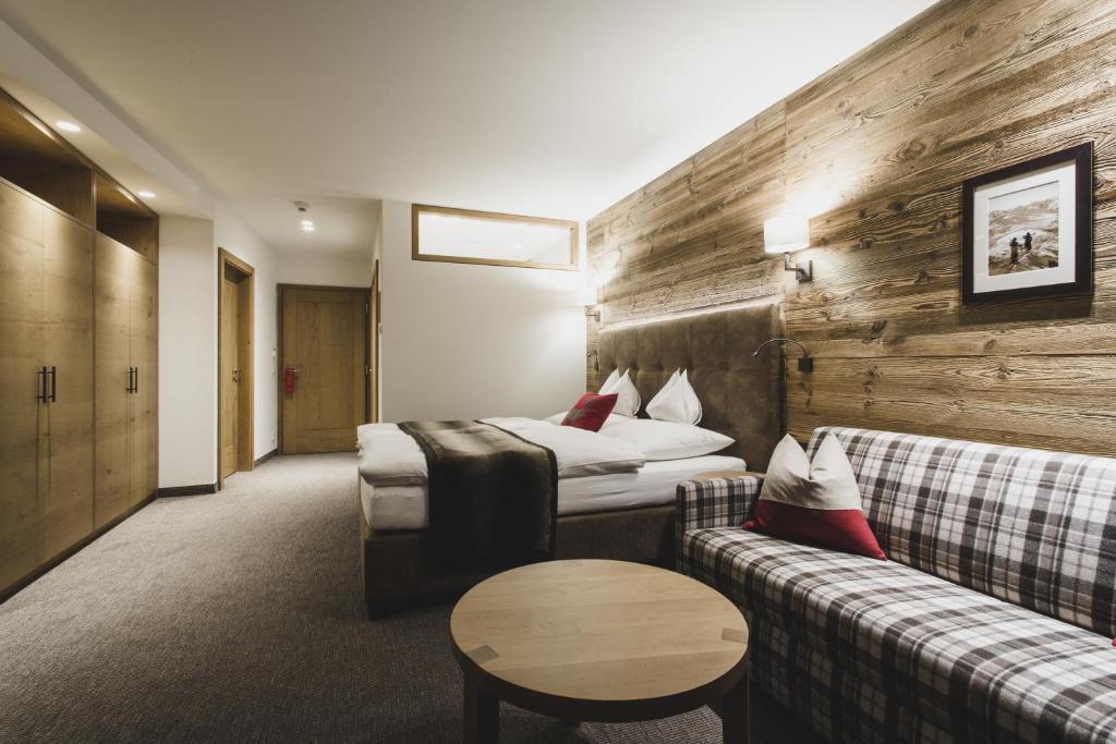 Posteľ alebo postele v izbe v ubytovaní Hotel Schwarzer Adler - Sport & Spa