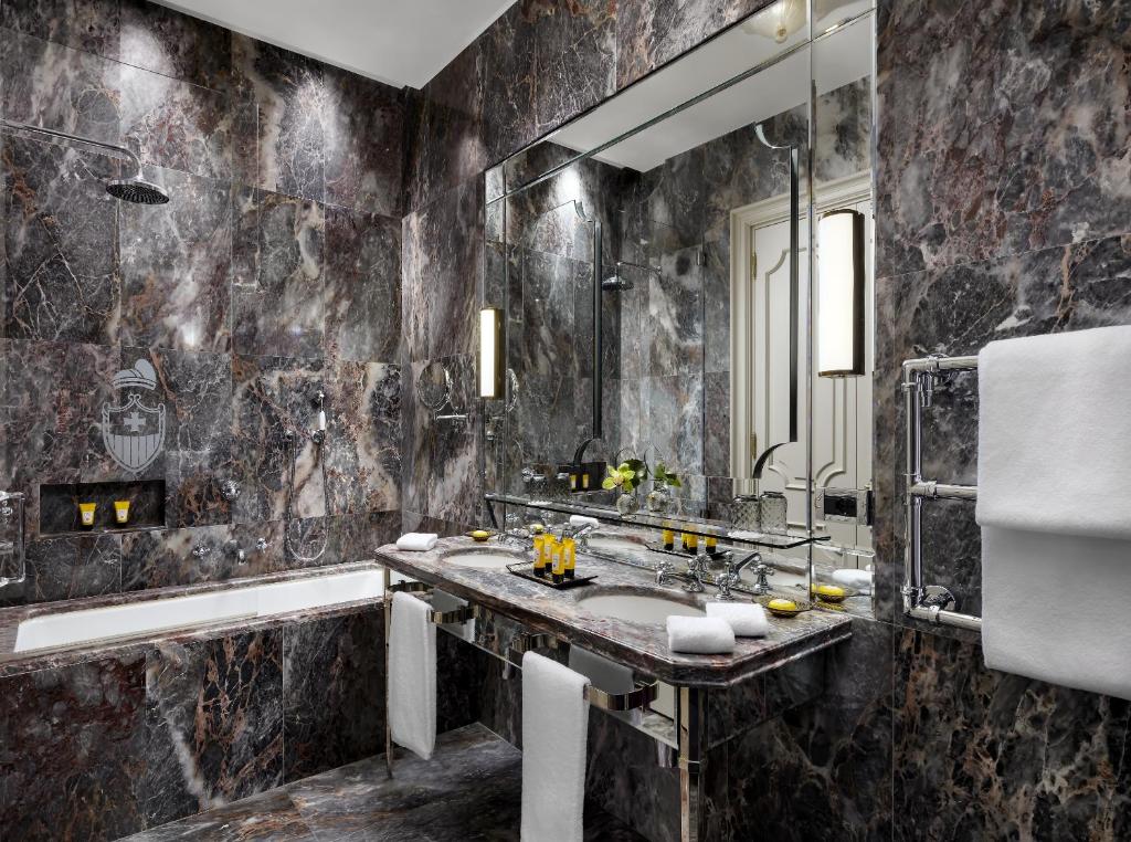 Vannituba majutusasutuses The Gritti Palace, a Luxury Collection Hotel, Venice