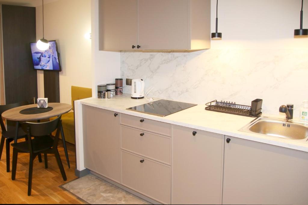 Falcon Apartment Center 2 Metro Złote Tarasy - 9