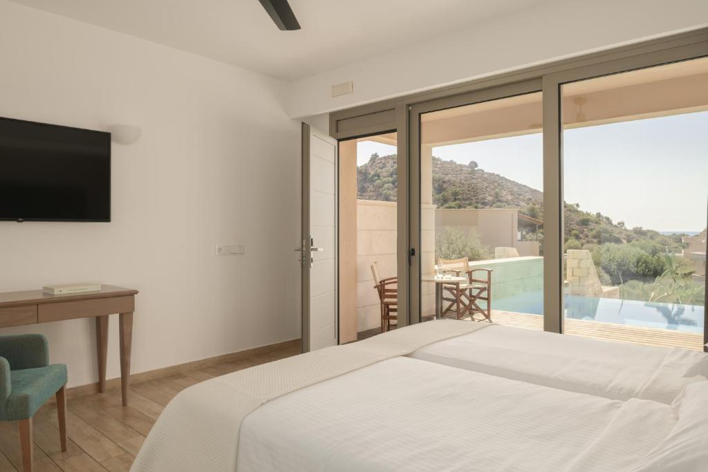 Nespecifikovaný výhled na hory nebo výhled na hory při pohledu z hotelu