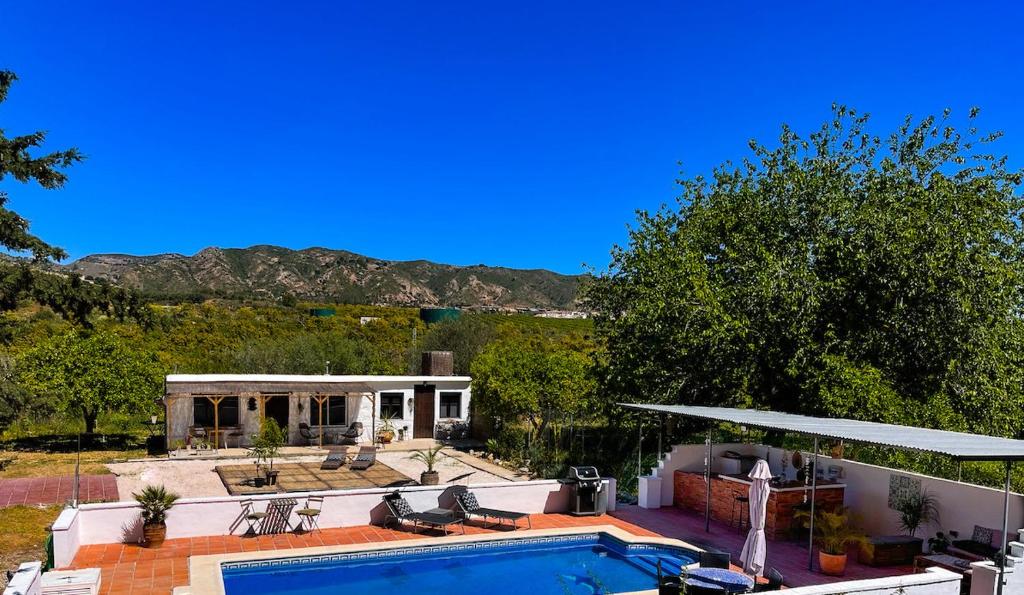 Casa con piscina y casa en Casita Azahar Andalucia, en Alhaurín de la Torre