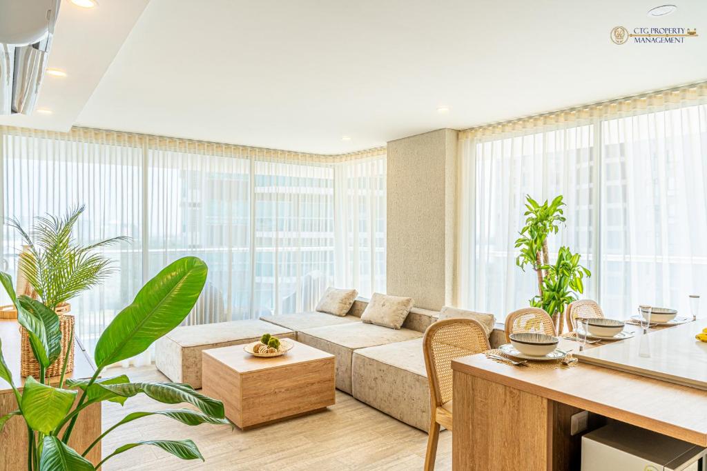 Dominique Cartagena, Beautiful 2 Bedroom Apartment With Private Jacuzzi