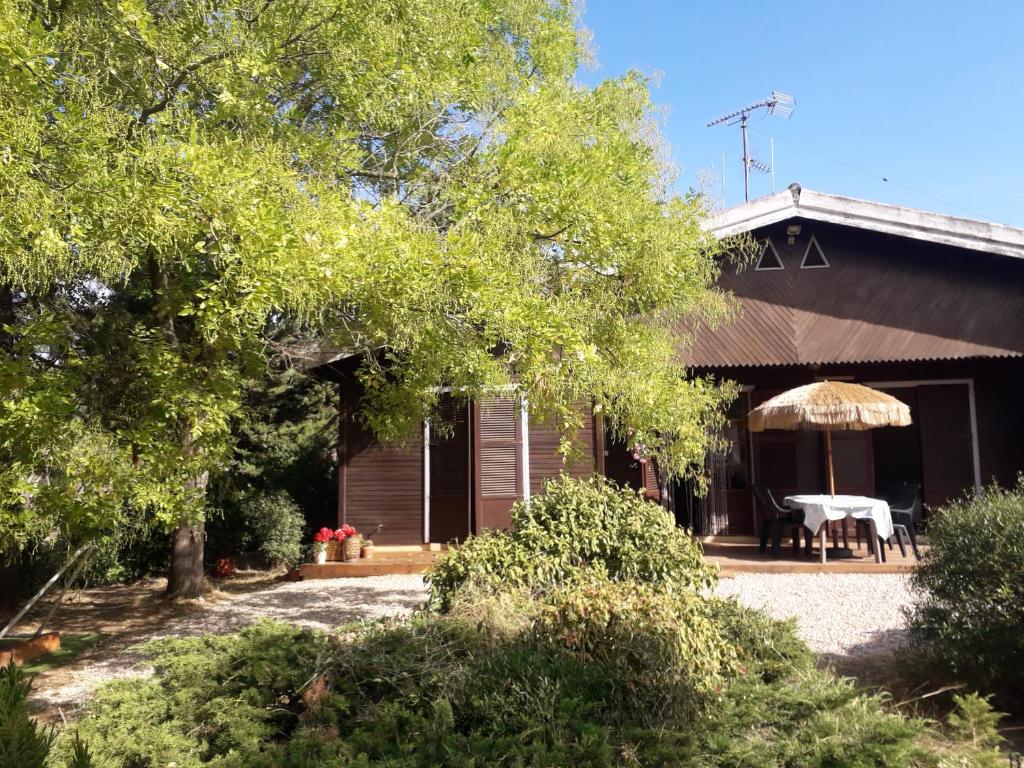 Ogród w obiekcie Chalet les Cigalines au calme