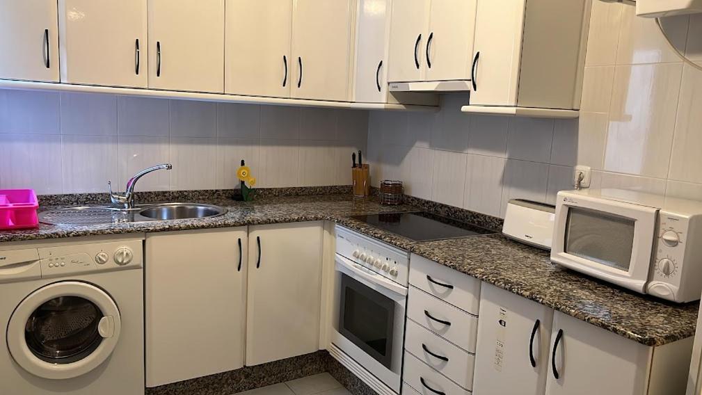 Kuchyňa alebo kuchynka v ubytovaní APARTAMENTO A PIE DE PLAYA
