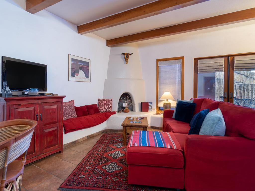 Cielo Grande B101, 2 Bedrooms, Pet Friendly, Sleeps 4 - Housity