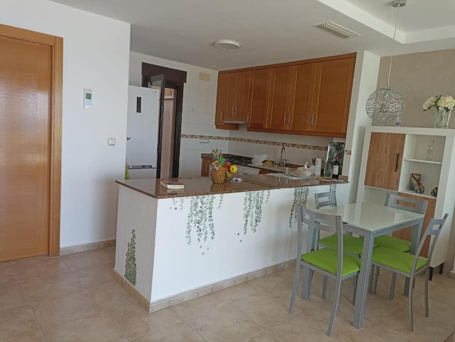 A kitchen or kitchenette at Bungalow en primera línea del mar