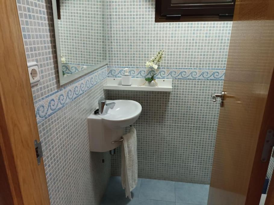 A bathroom at Bungalow en primera línea del mar