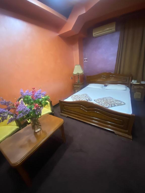 Postel nebo postele na pokoji v ubytování HOTEL N1