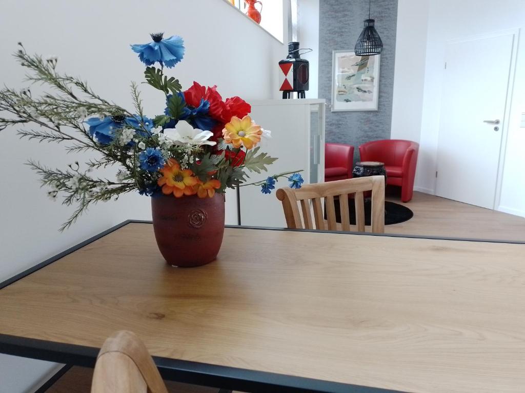 a vase of flowers sitting on top of a table at FeWo Dolium Graach in Graach