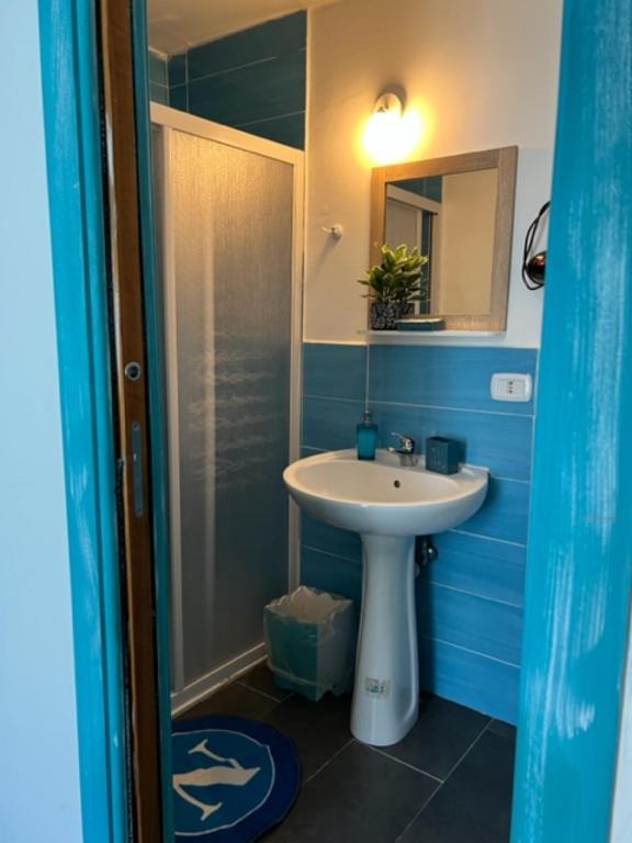A bathroom at La porta accanto