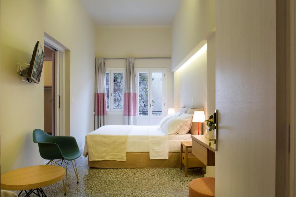 Postel nebo postele na pokoji v ubytování Athena hotel