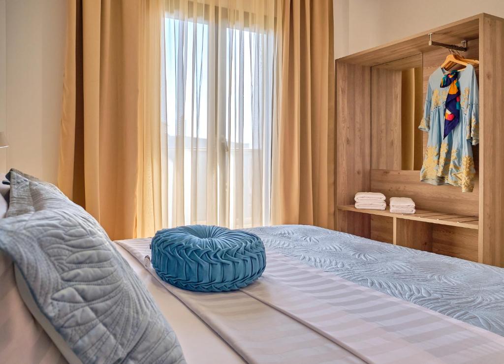 Postel nebo postele na pokoji v ubytování Sunflower Suites Gouvia Corfu