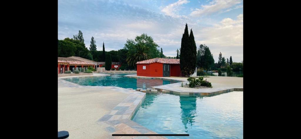 Fotografia z galérie ubytovania Appart dans résidence de vacances avec piscines v destinácii Arles