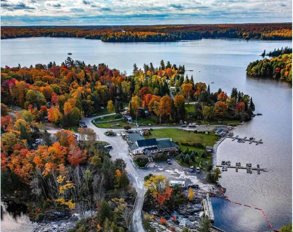 Ahmic Lake Resort, Canada