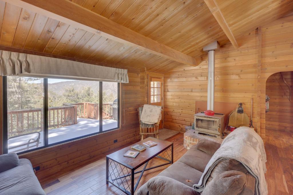 Pine Mountain Club Cabin Rental with Pool Access!, Pine Mountain Club