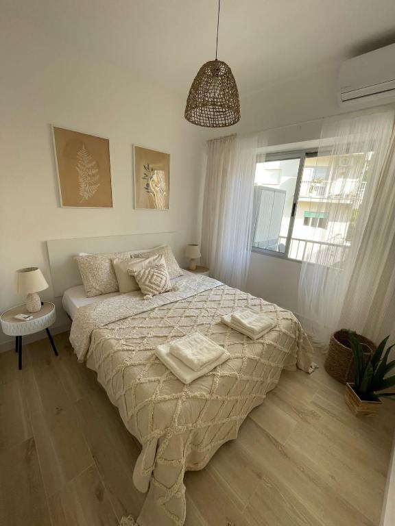 a bedroom with a large bed and a window at Apartament Mariola in Calpe