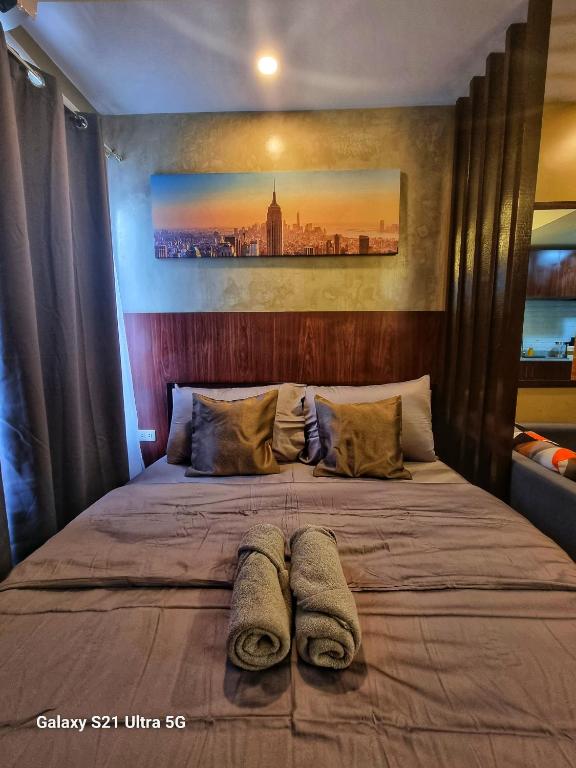 Postel nebo postele na pokoji v ubytování Luxurious Romantic Getaway in a stylish Condo