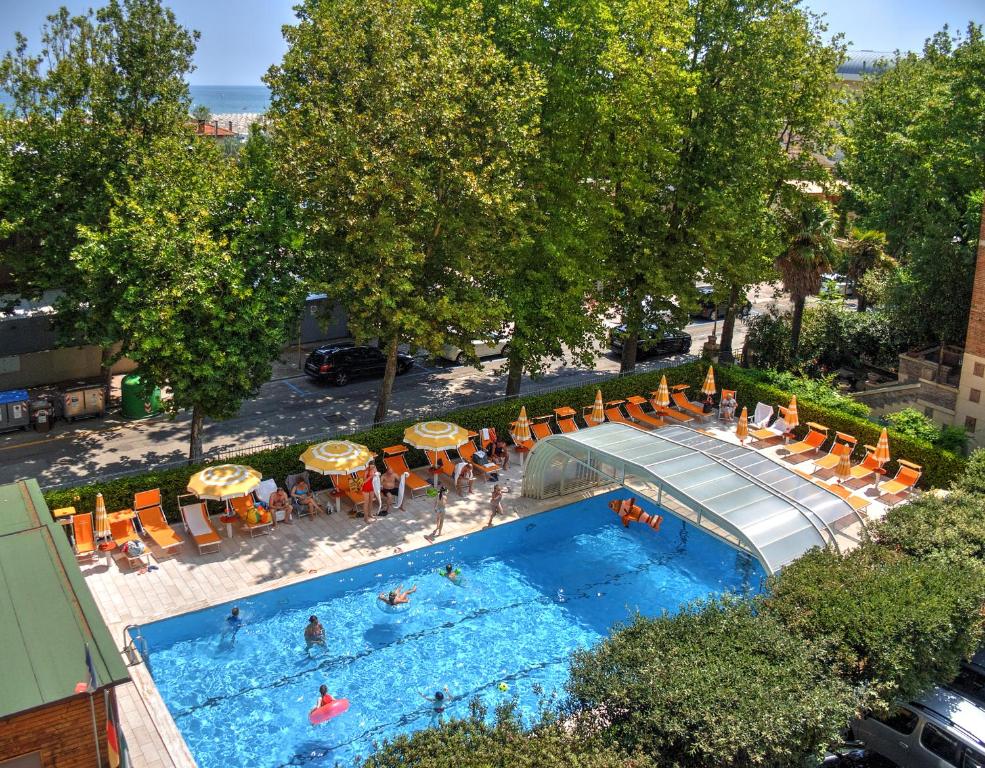 Bazén v ubytovaní Hotel Excelsior alebo v jeho blízkosti