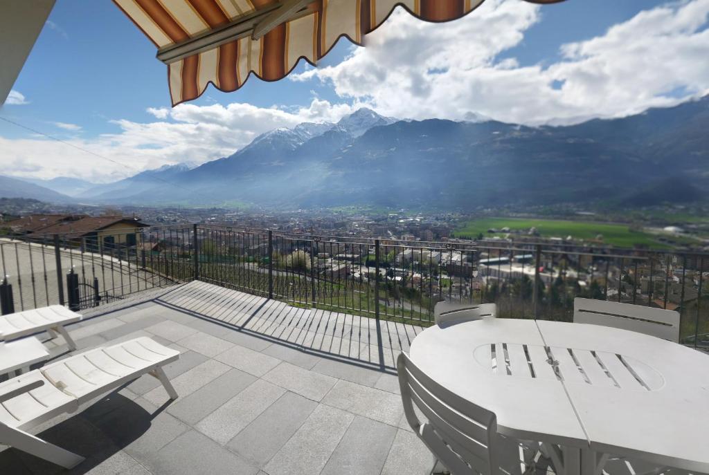 Zdjęcie z galerii obiektu Appartamenti Bioula CIR Aosta n 0247 w Aoście