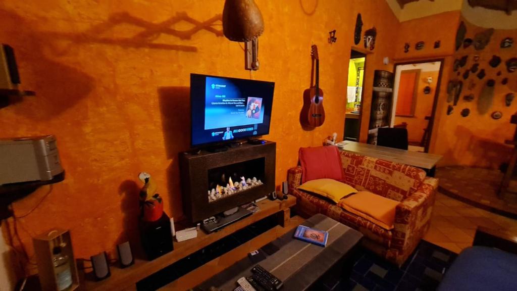 TV a/nebo společenská místnost v ubytování Apartamento Acogedor en el Retiro