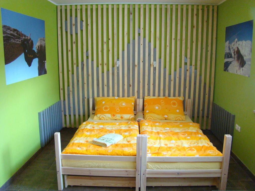 Postel nebo postele na pokoji v ubytování Oriana Studios