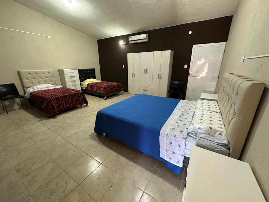ビヤ・ウニオンにあるDepto XL Villa Uniónのベッドルーム1室(ベッド2台付)