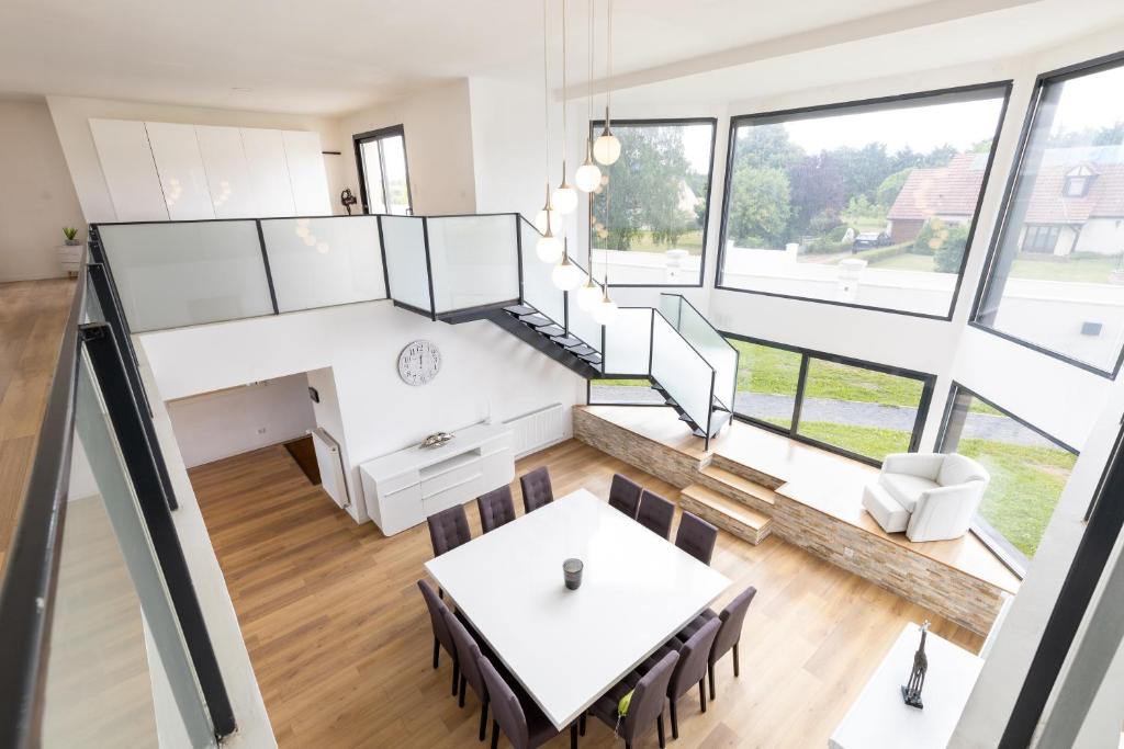 Balkón alebo terasa v ubytovaní La Villa Nibelle - Piscine SPA & Cinéma