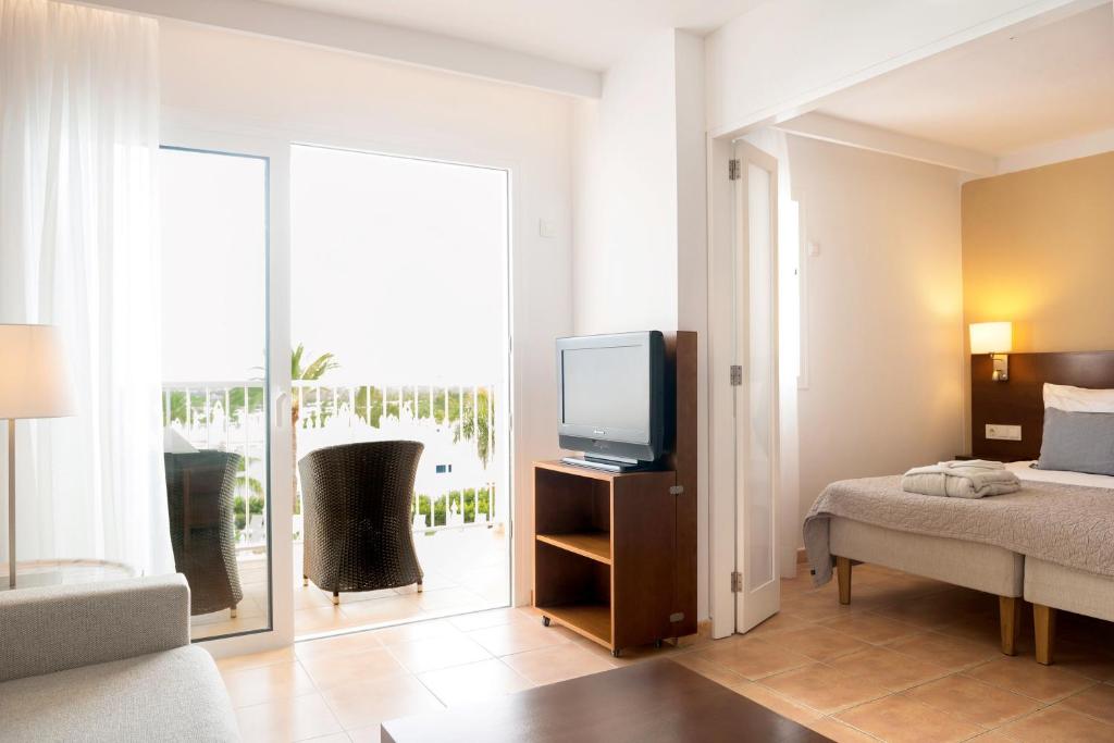 TV a/nebo společenská místnost v ubytování Sunprime Atlantic View Suite & Spa