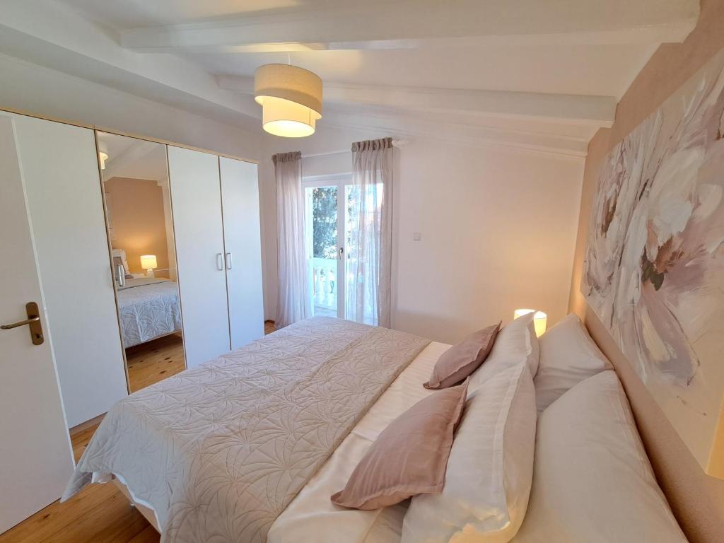 Postel nebo postele na pokoji v ubytování Apartments Nicole