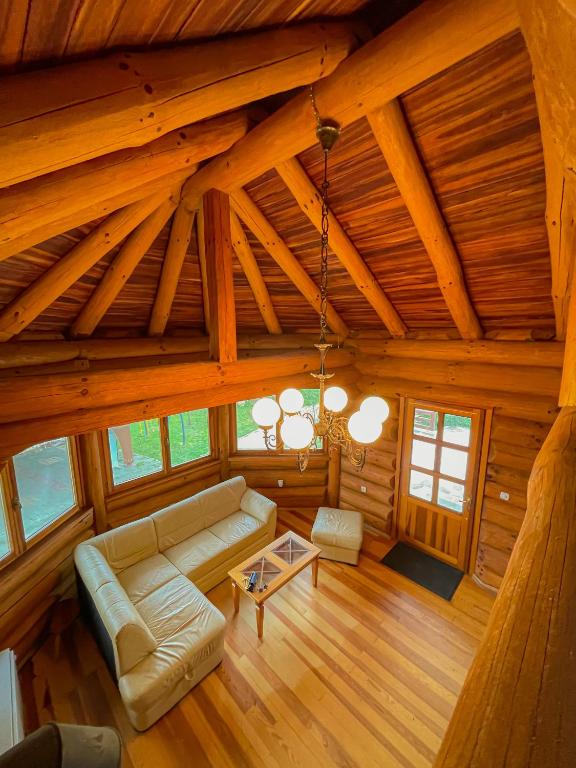 an overhead view of a living room in a log cabin at Pavlovacko Lake in Pavlovci
