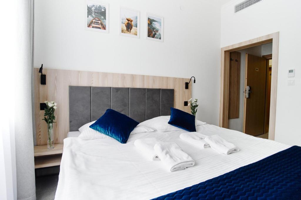 Posteľ alebo postele v izbe v ubytovaní Hotel Alpin